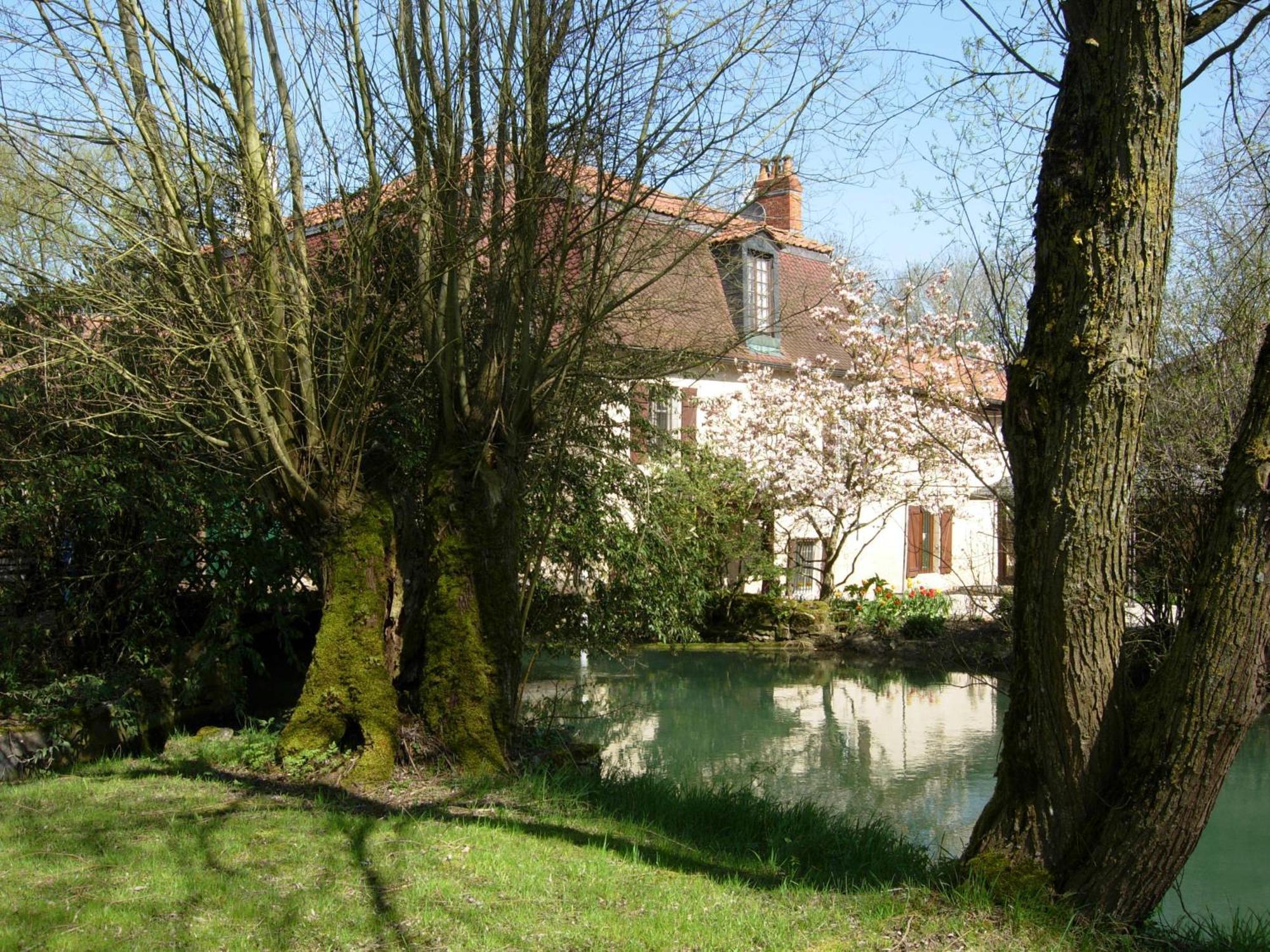 Logis Hotel Le Chantoiseau Chaumont-sur-Aire Eksteriør bilde