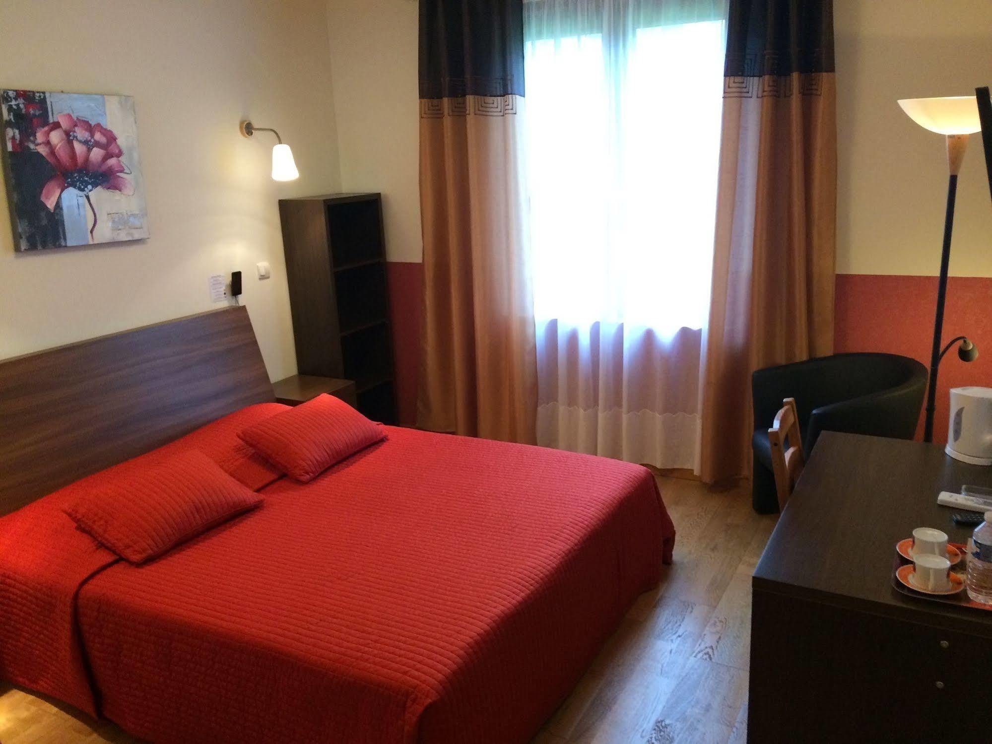 Logis Hotel Le Chantoiseau Chaumont-sur-Aire Eksteriør bilde
