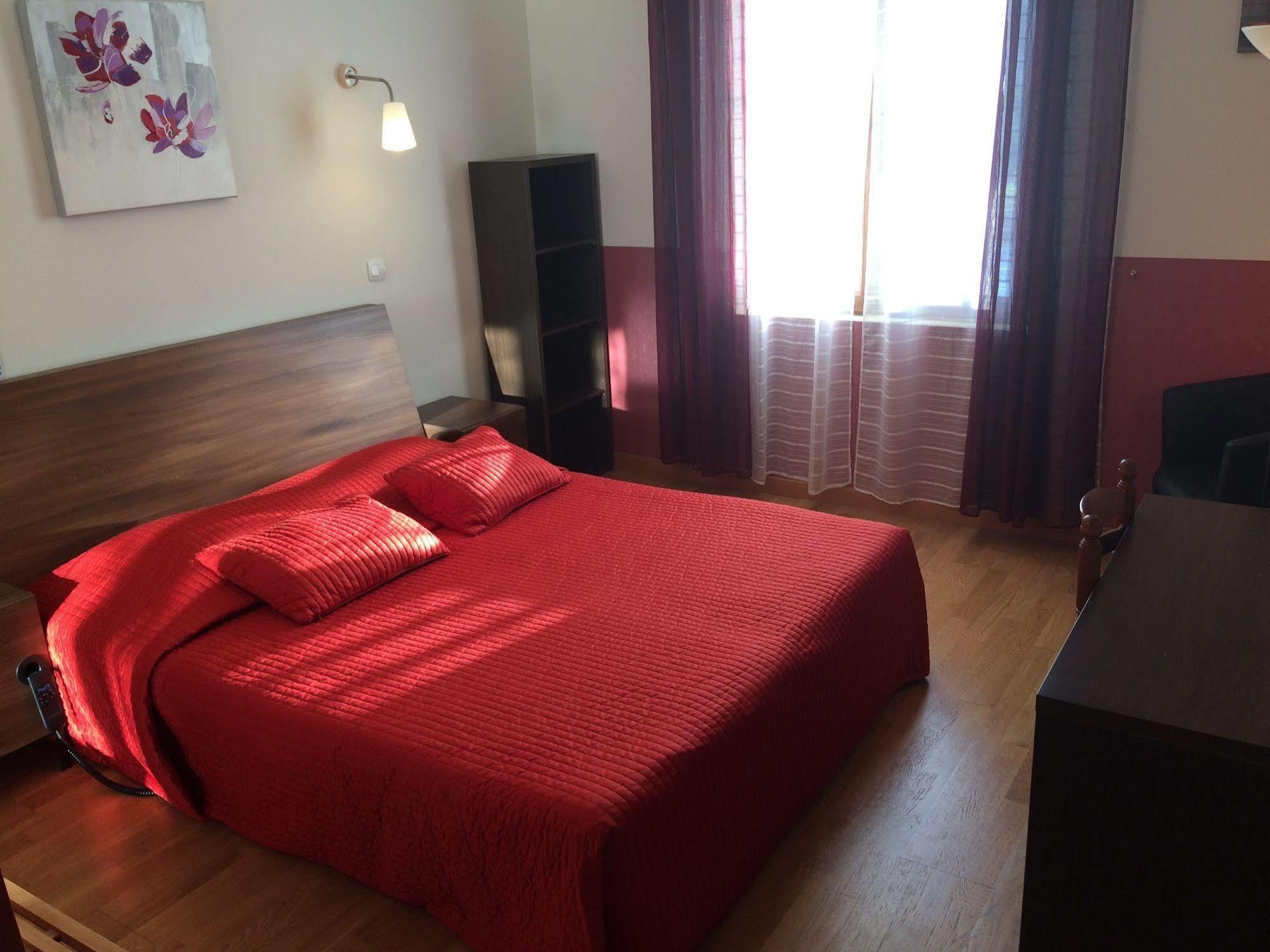 Logis Hotel Le Chantoiseau Chaumont-sur-Aire Eksteriør bilde