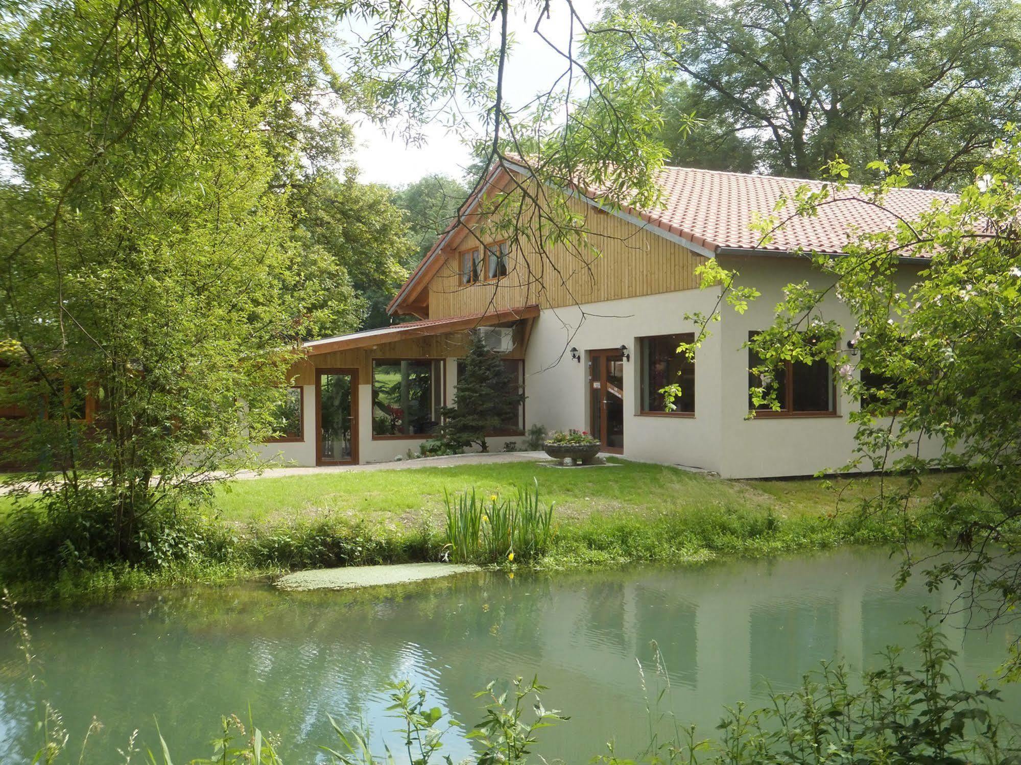 Logis Hotel Le Chantoiseau Chaumont-sur-Aire Eksteriør bilde