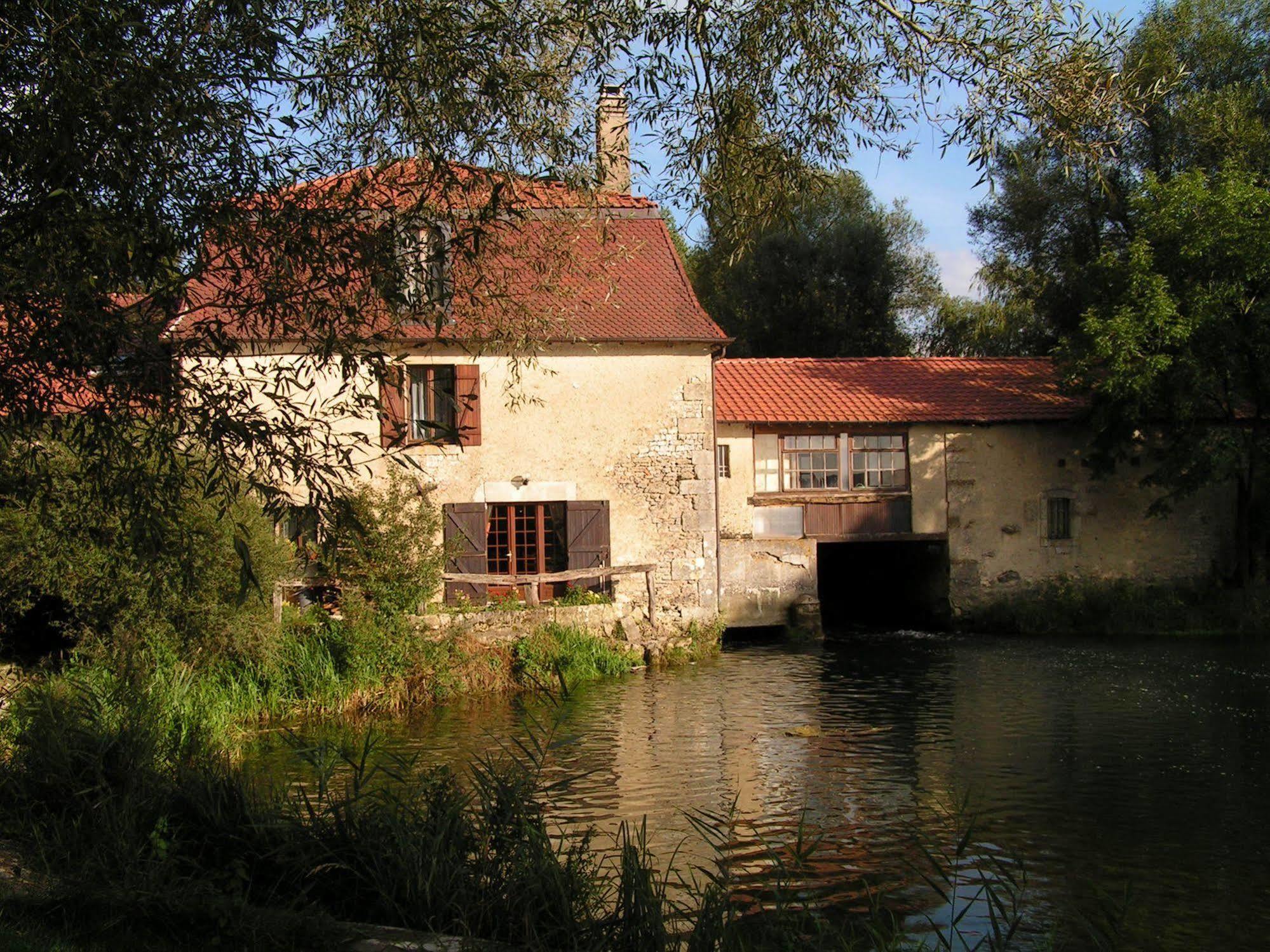 Logis Hotel Le Chantoiseau Chaumont-sur-Aire Eksteriør bilde
